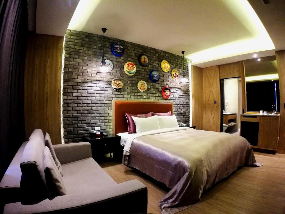 Song Xia Motel Taichung Exterior photo